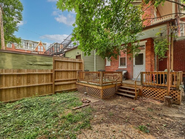 Building Photo - Large Updated 4 BR Home!