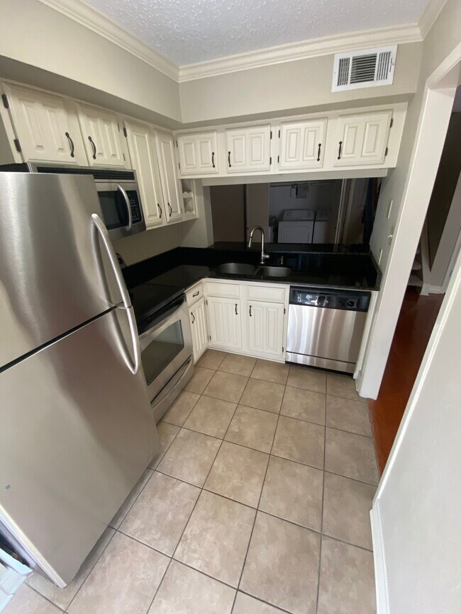 Building Photo - 3100 Fairfield Ave