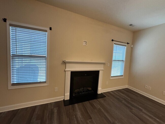 Building Photo - 22 Sugarberry Pl
