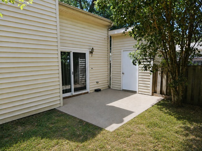 Building Photo - Beautiful Durham 3 Bed Condo | Minutes from RTP & Southpoint