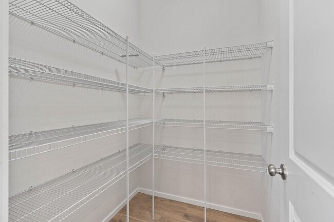 Building Photo - Sparkling clean newer 4-bdrm/3.5-bath townhome near Forest Park. 2-car garage, $500 move-in special