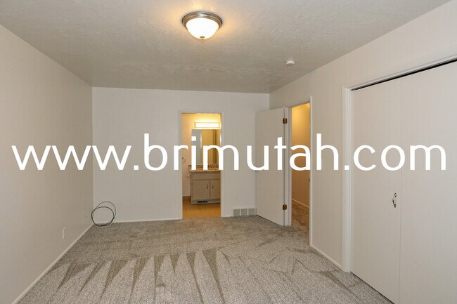 Building Photo - 3669 S 2245 E