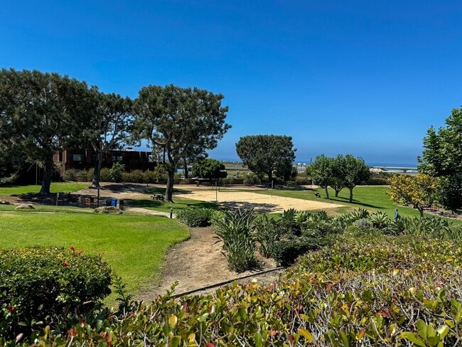 Building Photo - Luxurious Coastal Living: Fully Remodeled 3-Bed, 3.5-Bath with Ocean Views in Sea Point