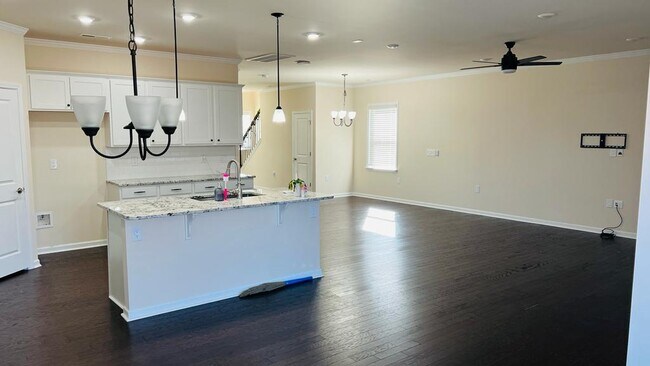 Building Photo - 2237 Bethpage Dr