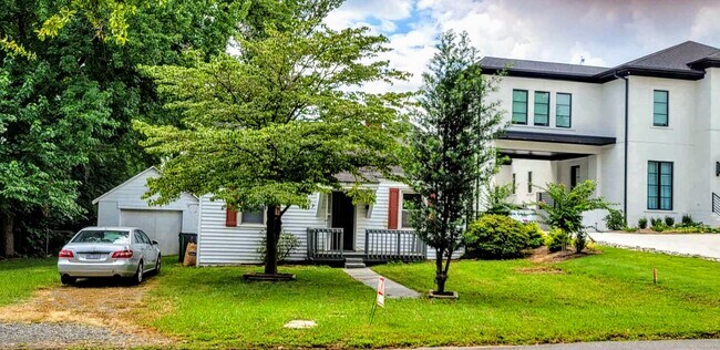 Building Photo - 418 Iverson Way