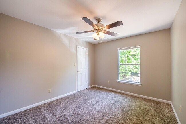 Building Photo - Gorgeous 4 BR 3 BA Town House Right By FSU and TCC!