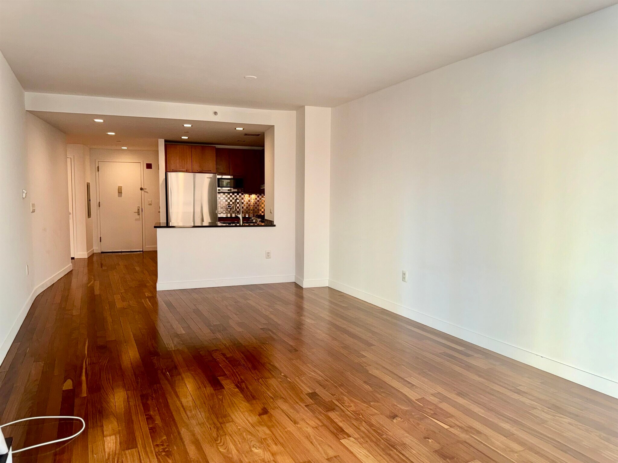 Building Photo - 25 Hudson St