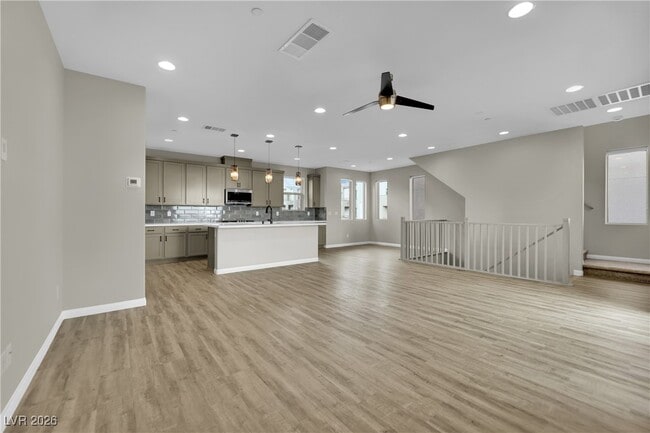 Building Photo - 1749 S Desert Foothills Dr