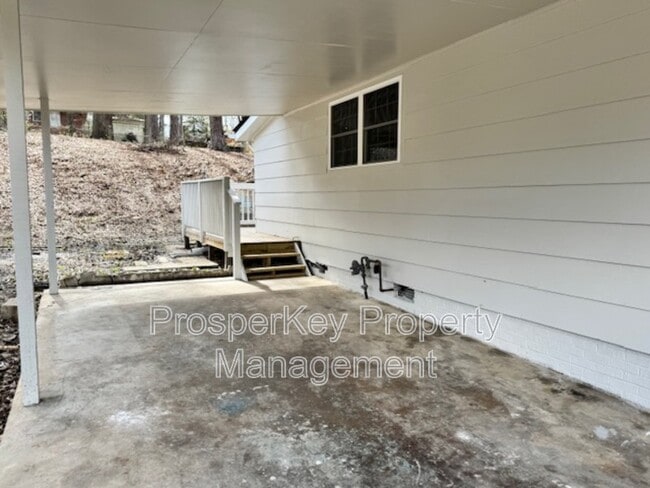 Building Photo - 4704 Estonia St