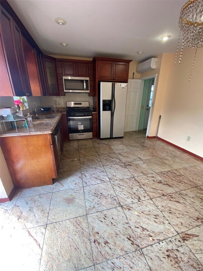 Building Photo - 73 Thorman Ave