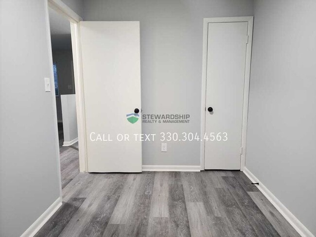 Building Photo - 2559 Edwin Ave