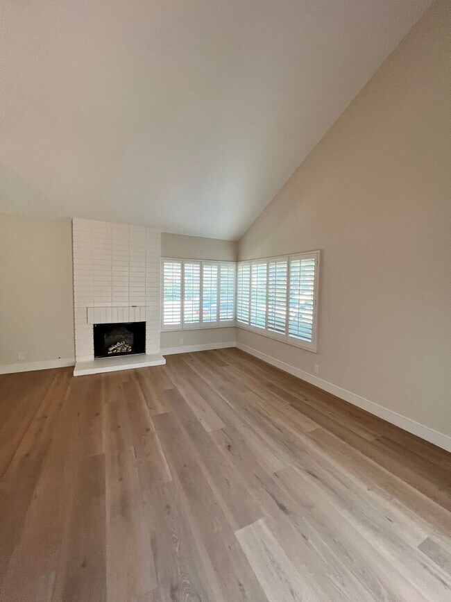 Building Photo - Complete Remodel Dearfield 3 bedroom 2.5 Bath home Ready for Lease