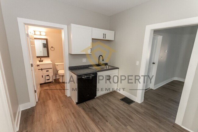 Building Photo - Charming 3-Bedroom Bungalow Near Garfield ...