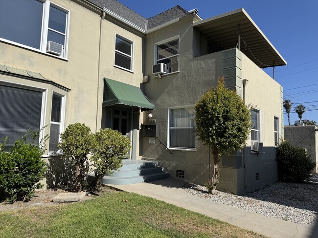 Building Photo - 1424 E Wilson Ave