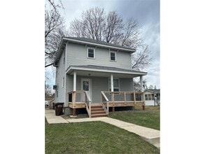 Building Photo - 216 Birch Ave S