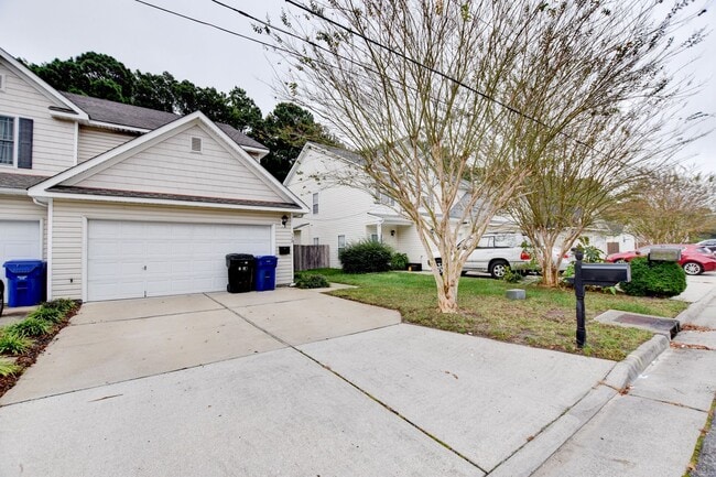 Building Photo - 320 Garcia Dr