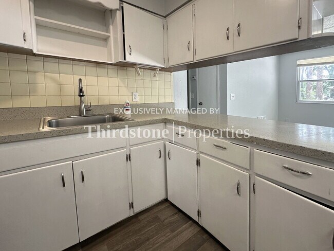 Building Photo - 1160 Comanche St