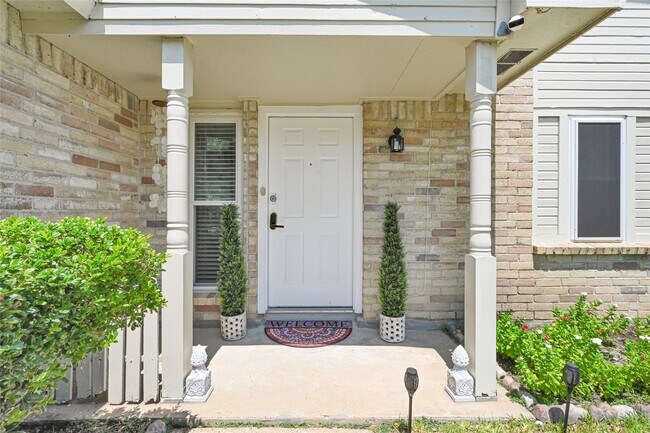 Building Photo - 8031 Summer Pl Dr