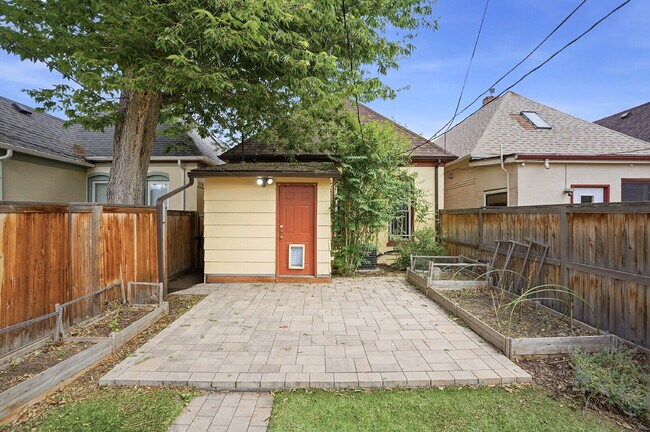 Building Photo - $2,640.95, 2-bed, 1-bath Victorian in the heart of Curtis Park with a detached garage.
