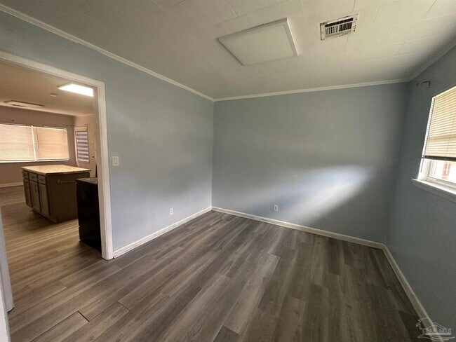 Building Photo - 2833 Bellview Ave