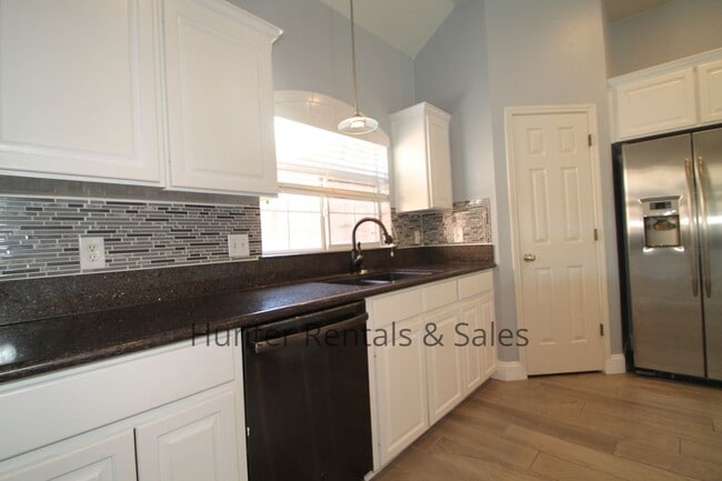 Building Photo - Country Trails Gem with a Pool Made for Te...