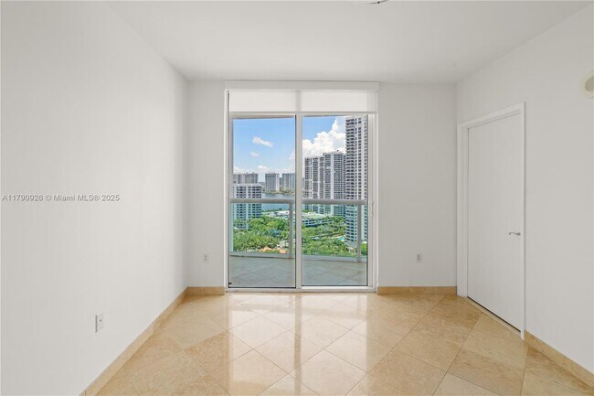 Building Photo - 19400 Turnberry Way