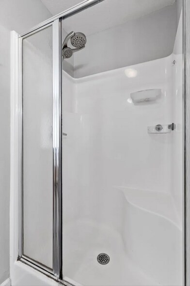 Building Photo - 1871 Clear Brook Ct