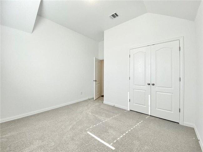 Building Photo - 716 Landing Ln