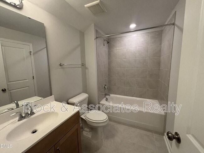 Building Photo - 2105 Goudy Dr