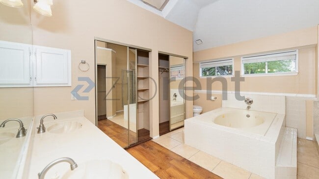 Building Photo - 4315 Lakebend W Dr