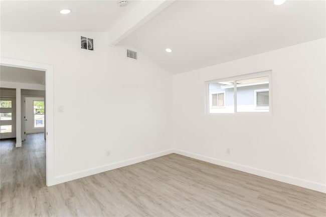 Building Photo - 3410 Lynridge Dr