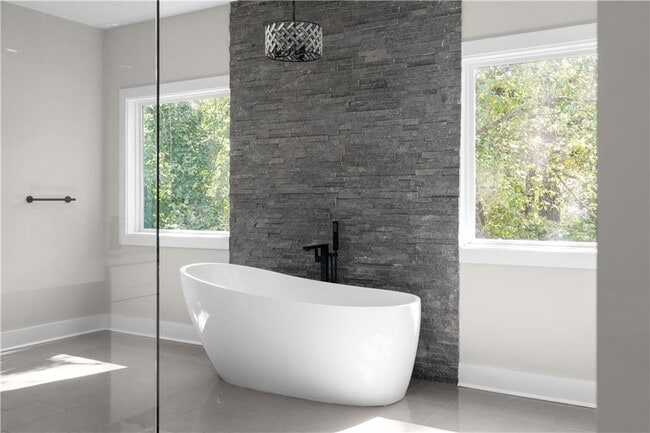 Building Photo - 1331 Diamond Ave SE