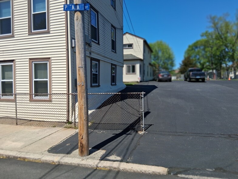 Building Photo - 13 Pleasant St