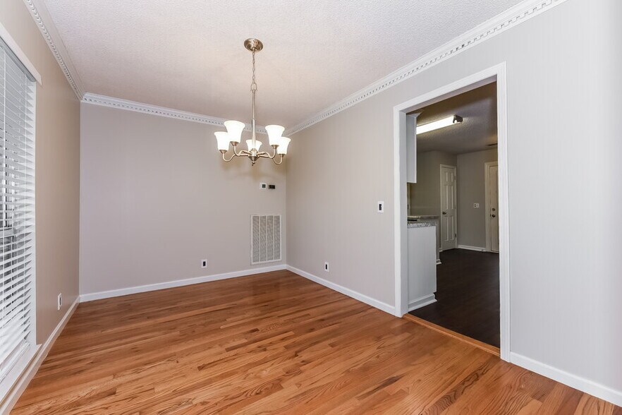 Building Photo - 5105 Roxborough Dr