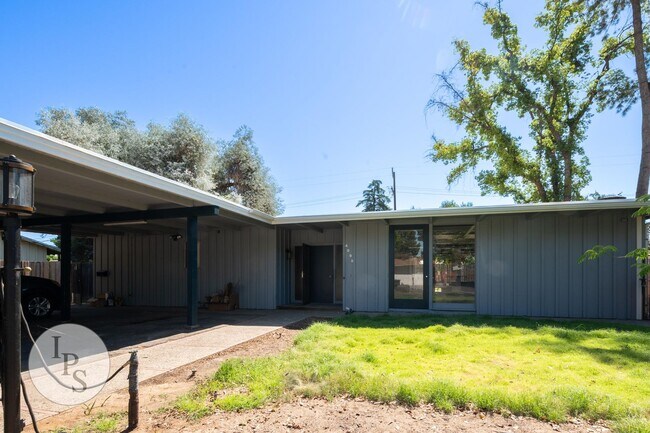 Building Photo - 4096 N Sherman St