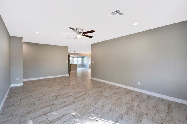 Building Photo - Spacious 6-Bedroom, 3-Bath Pool Home Near ASU Campus