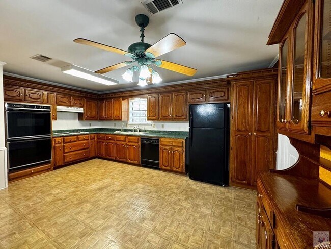 Building Photo - 4/2.5 PG Townhouse Available