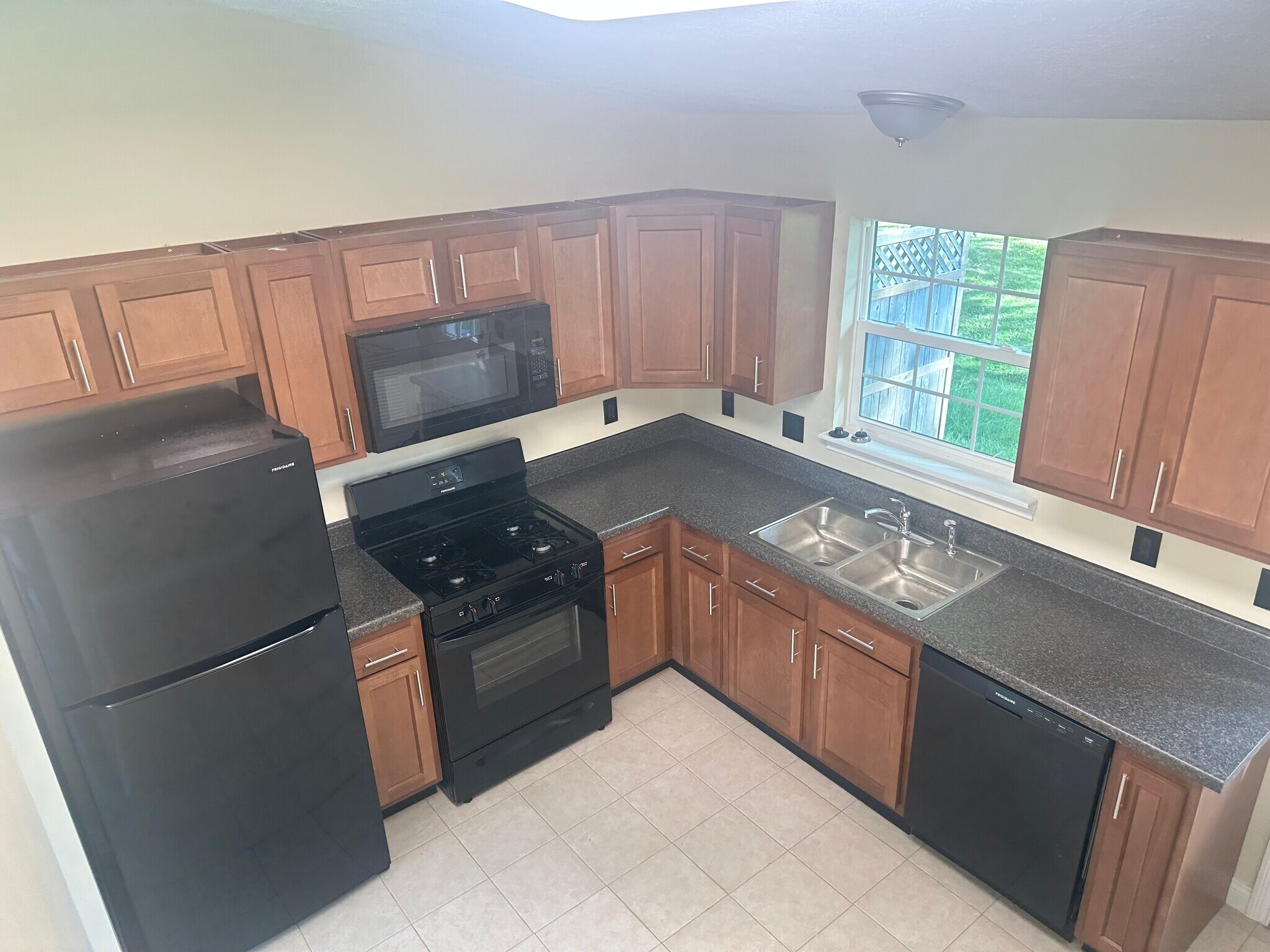 Kitchen - 461 Virginia Ct