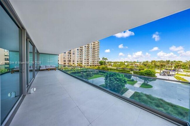 Building Photo - 10201 Collins Ave