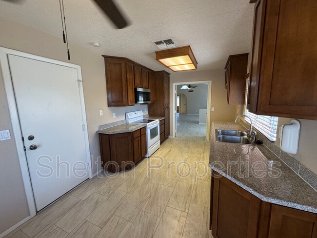 Building Photo - 7328 W Cherry Hills Dr