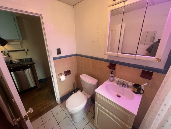 Building Photo - 639 Somerville Ave