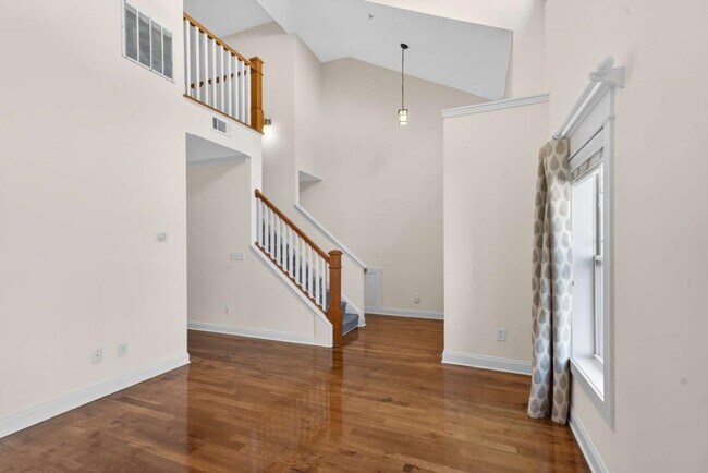 Building Photo - 655 Mead St SE