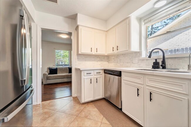 Building Photo - 1727 Shannon Valley Dr