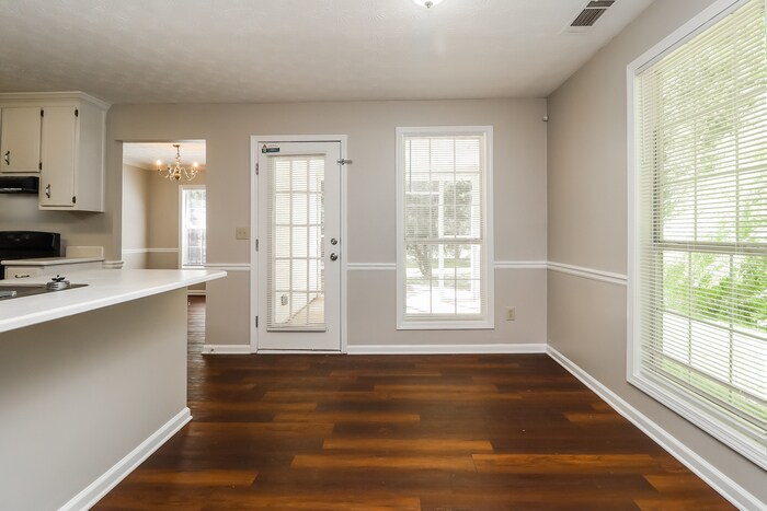 Building Photo - 155 Somerset Dr