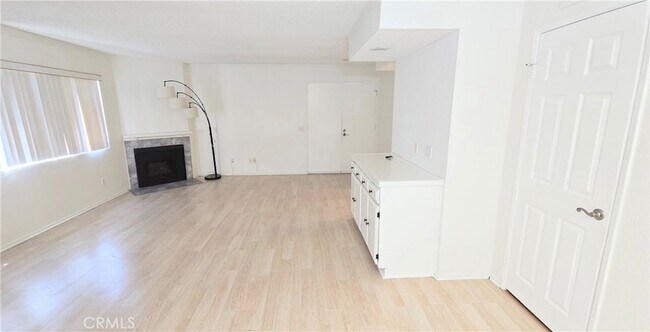 Building Photo - 630 W Dryden St