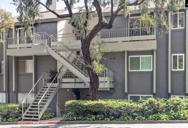 Building Photo - Vacation living every day. 2Bed/2Bath