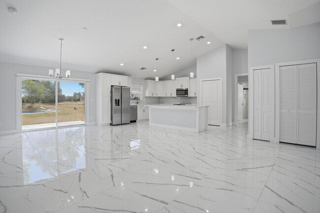 Building Photo - 4593 SW Bradbury St