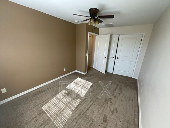 Building Photo - 408 Carson Way