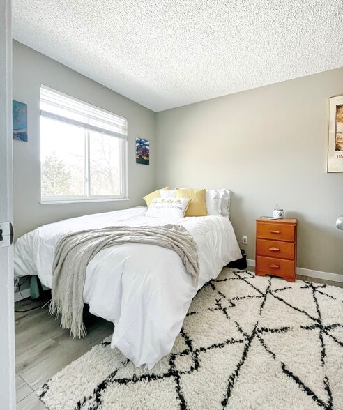 Building Photo - 1987 Palm Dr