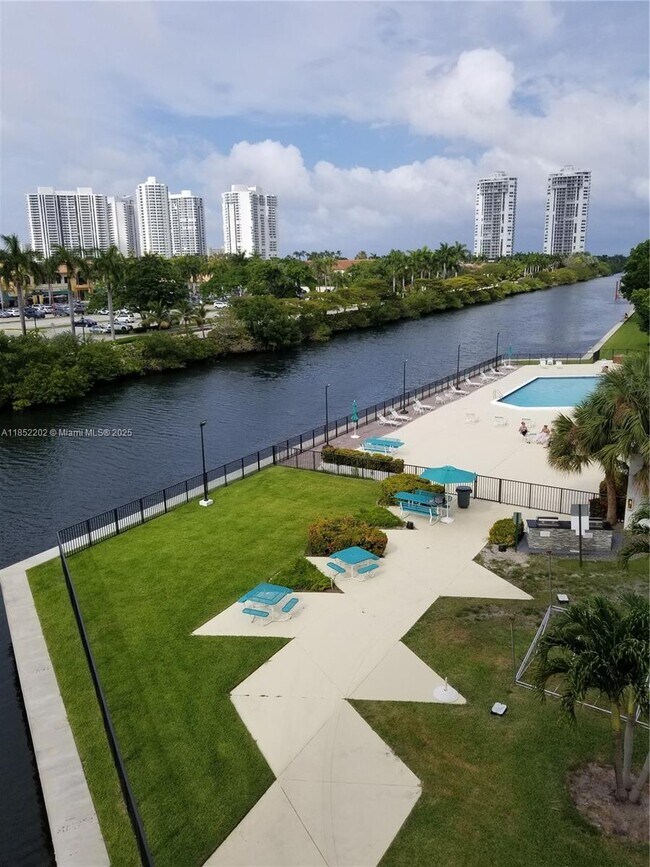 Building Photo - 3475 N Country Club Dr